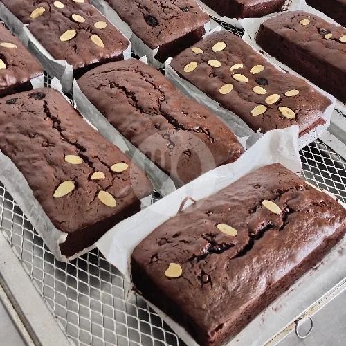 Risma Cake: Manisnya Kue yang Menyatu dengan Jiwa Cilacap